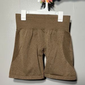 Nvgtn contour shorts